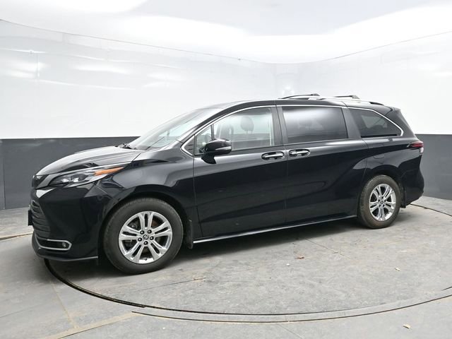 Used 2022 Toyota Sienna Platinum image 3