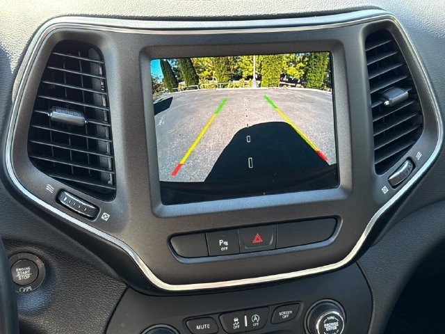 Used 2021 Jeep Cherokee Trailhawk AWD/4WD image 25
