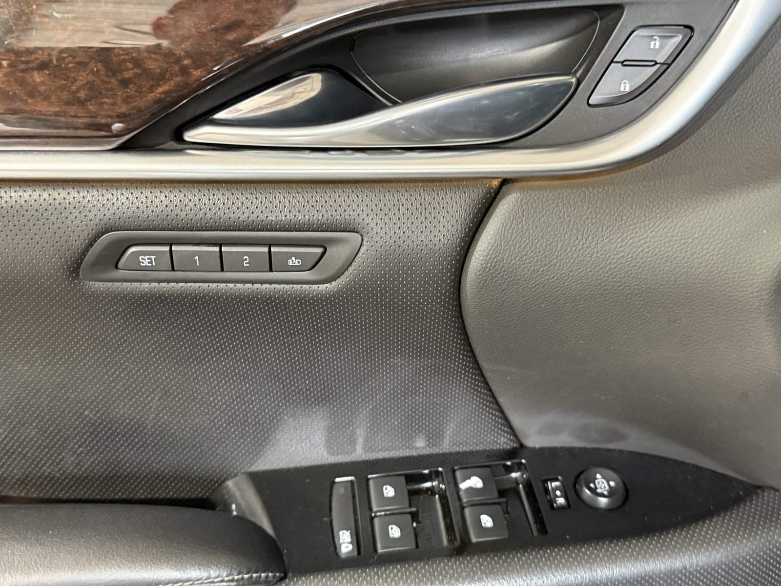 Used 2014 Cadillac XTS Luxury w/ Driver Awareness Package FWD image 23