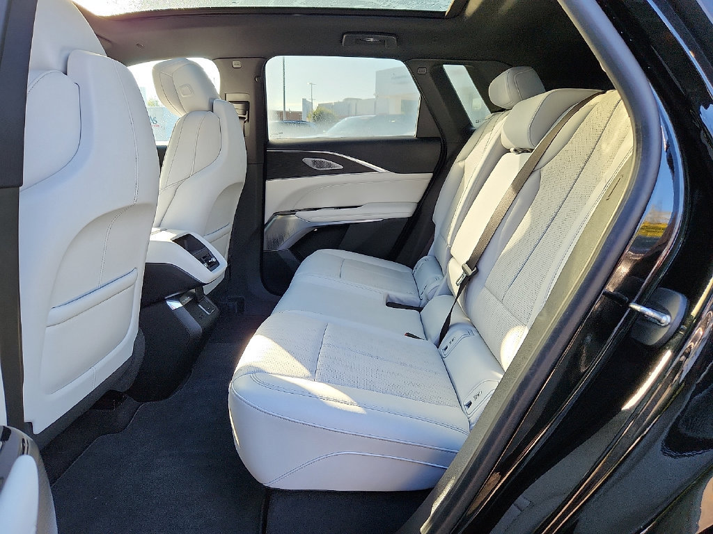 Used 2024 Cadillac Lyriq Luxury RWD image 10