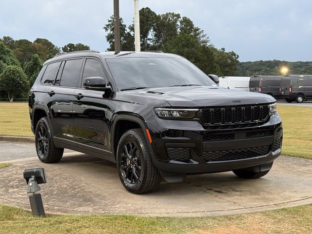 Used 2025 Jeep Grand Cherokee L Altitude RWD image 9