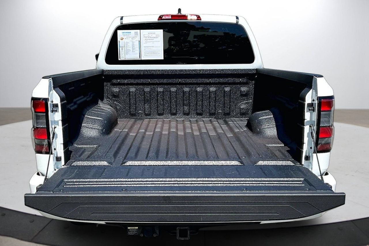 Used 2025 Nissan Frontier SV RWD image 23
