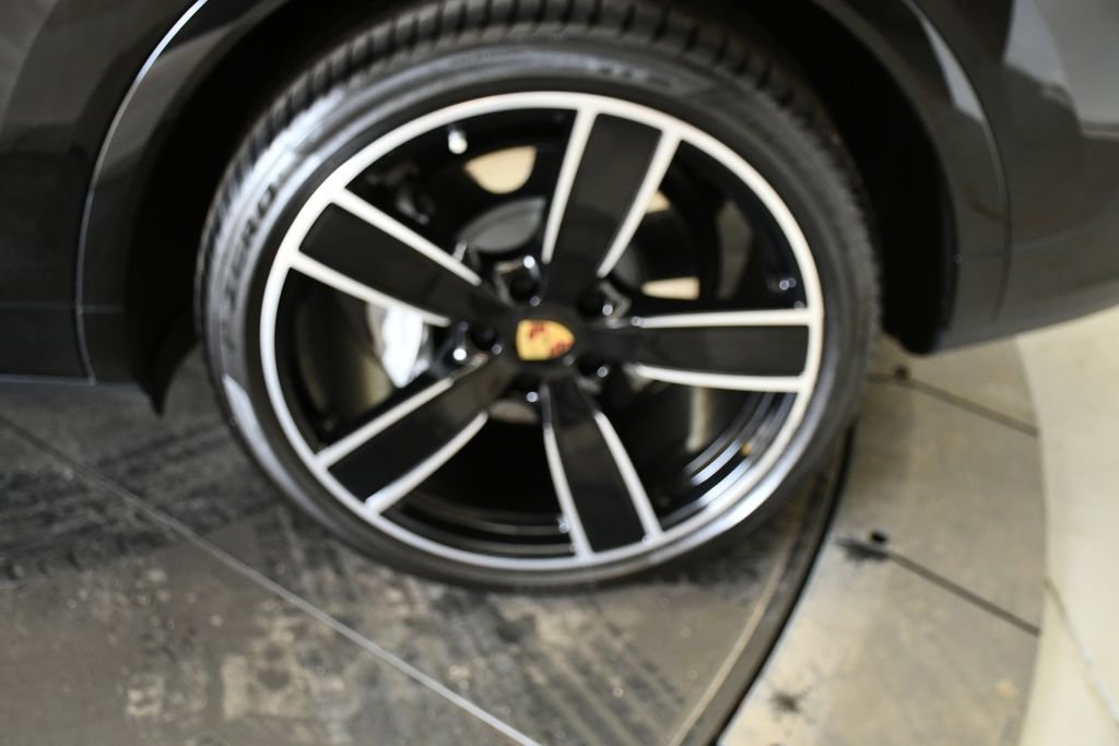 Certified 2023 Porsche Cayenne Turbo AWD/4WD image 15