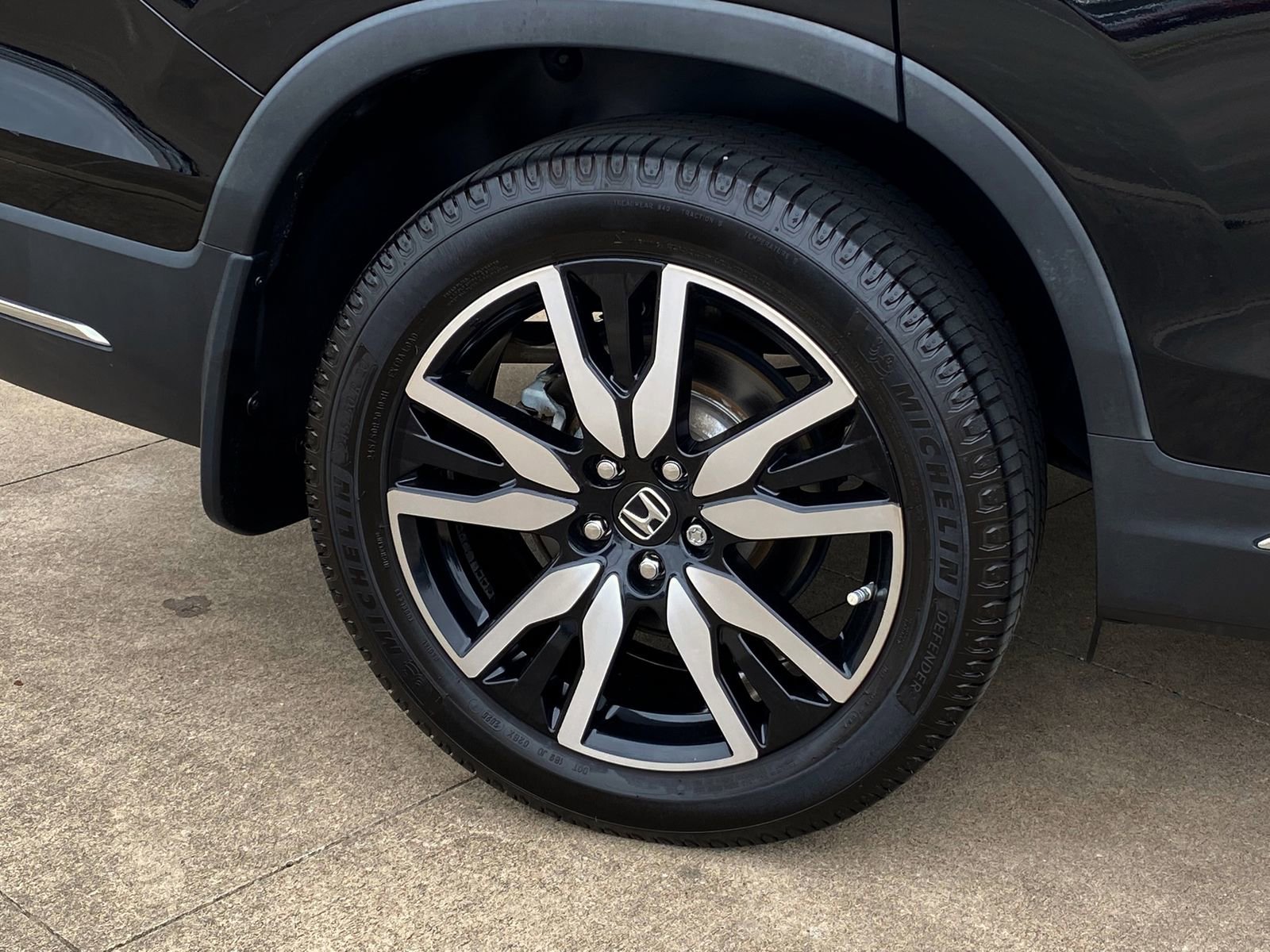 Used 2019 Honda Pilot Touring image 8