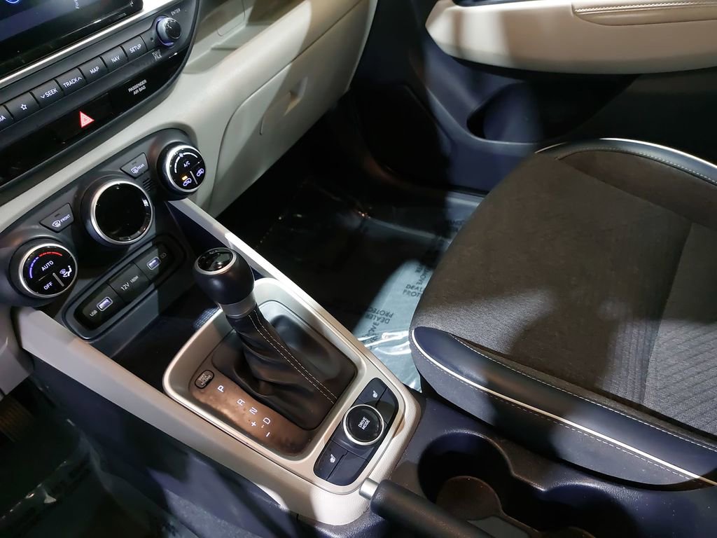 Used 2022 Hyundai Venue Limited FWD image 24
