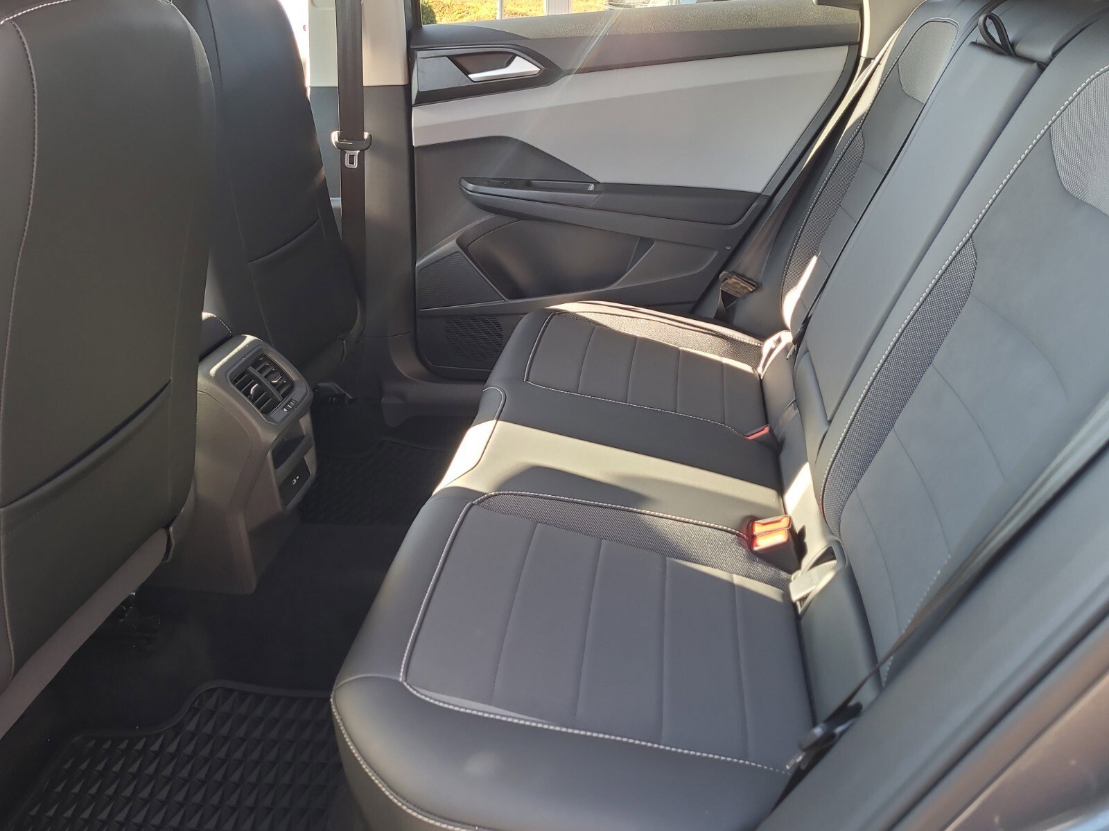 Used 2022 Volkswagen Taos SE image 10