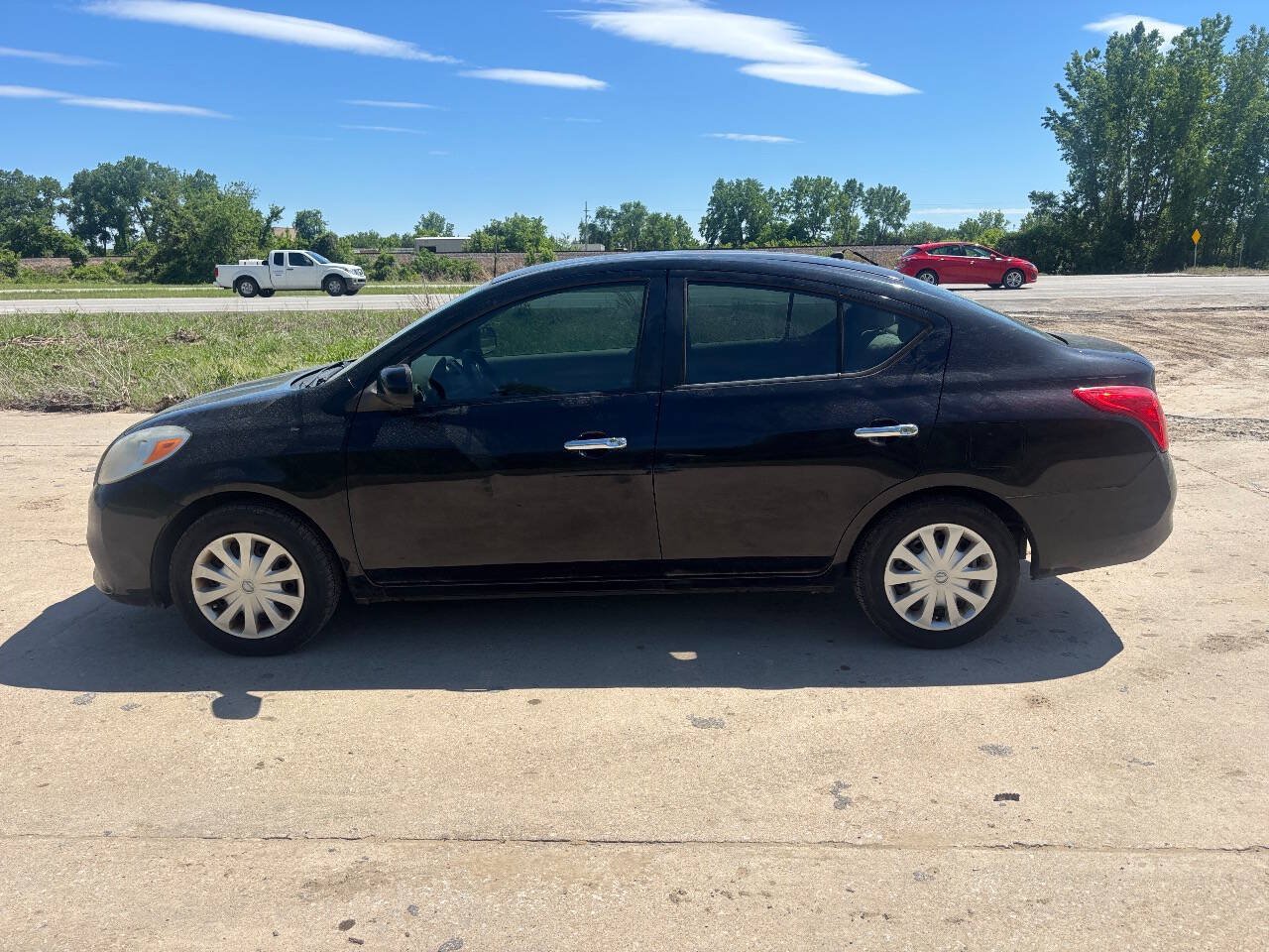 Used 2012 Nissan Versa SV w/ Convenience Pkg FWD image 10