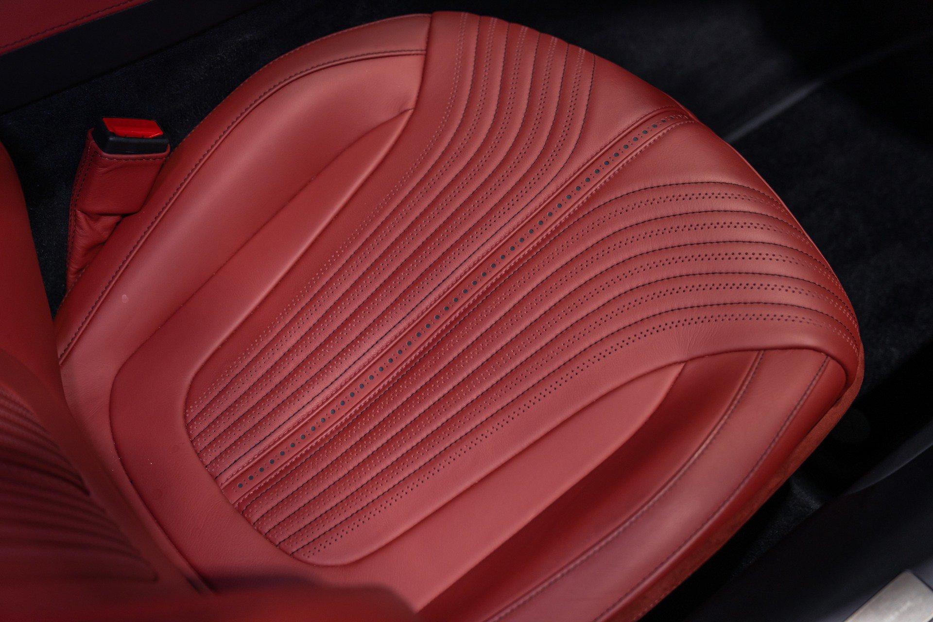 Used 2018 Aston Martin DB11 V12 RWD image 27