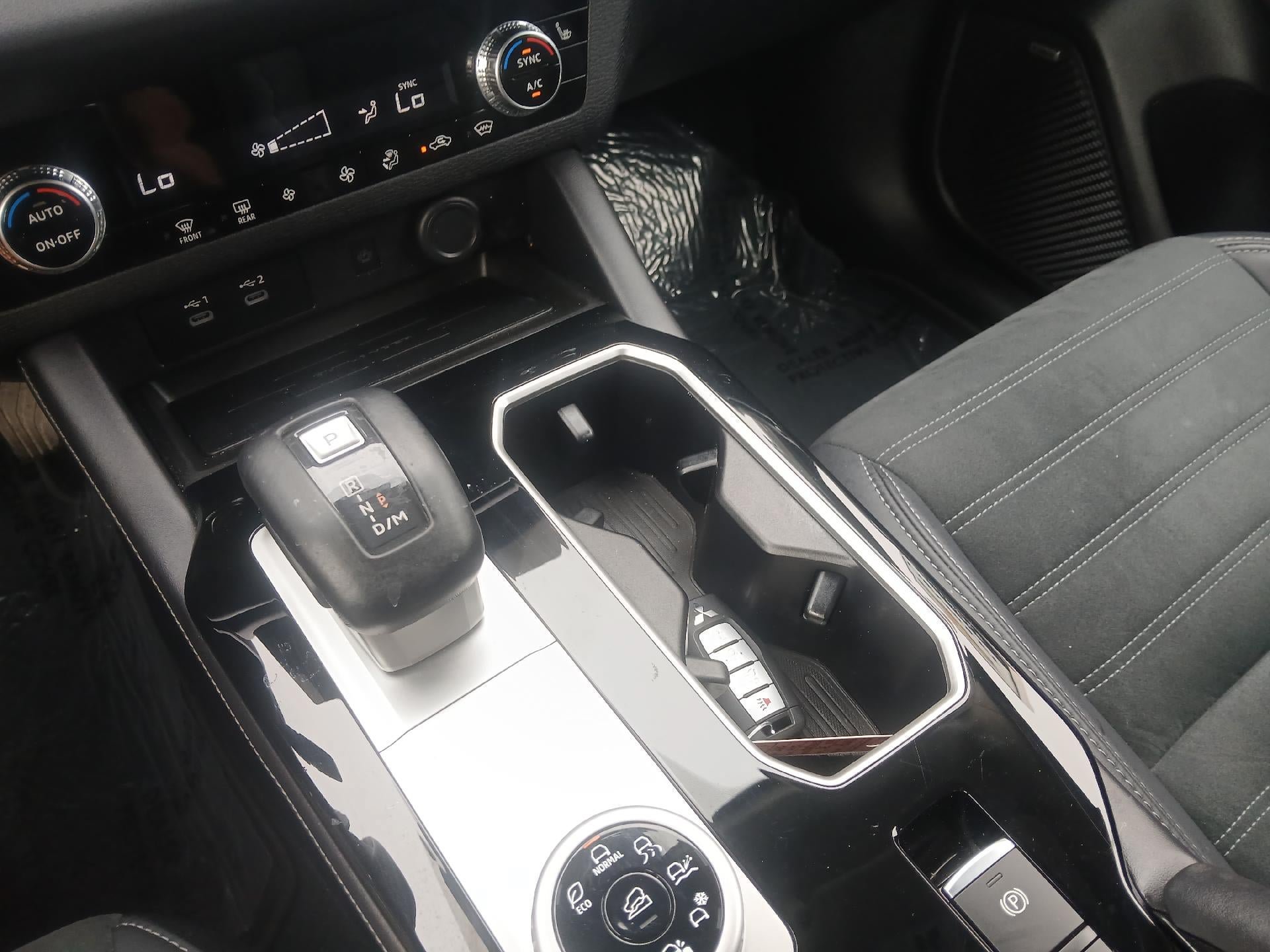 Used 2025 Mitsubishi Outlander SE AWD/4WD image 30