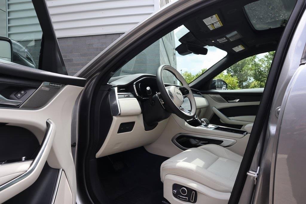 New 2025 Jaguar F-PACE R-Dynamic S image 11