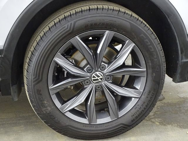 Used 2024 Volkswagen Tiguan SE AWD/4WD image 43