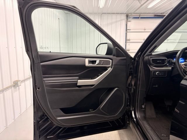 Used 2022 Ford Explorer XLT AWD/4WD image 15