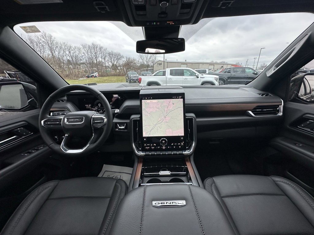 Used 2025 GMC Yukon Denali w/ Sun & Power Step Package image 3