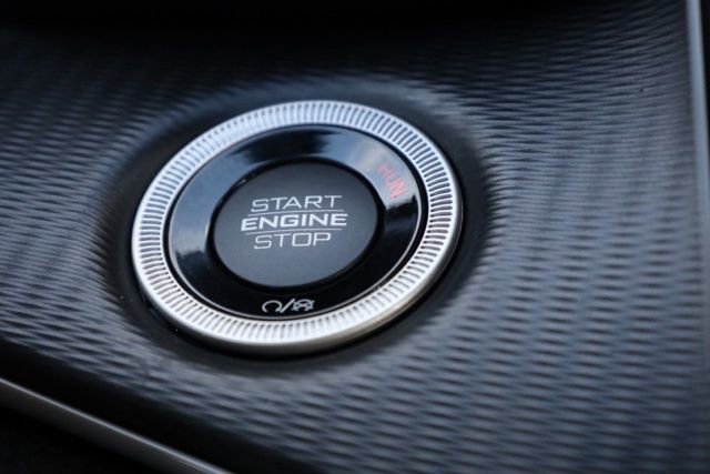 Used 2023 Jeep Grand Cherokee Laredo image 5