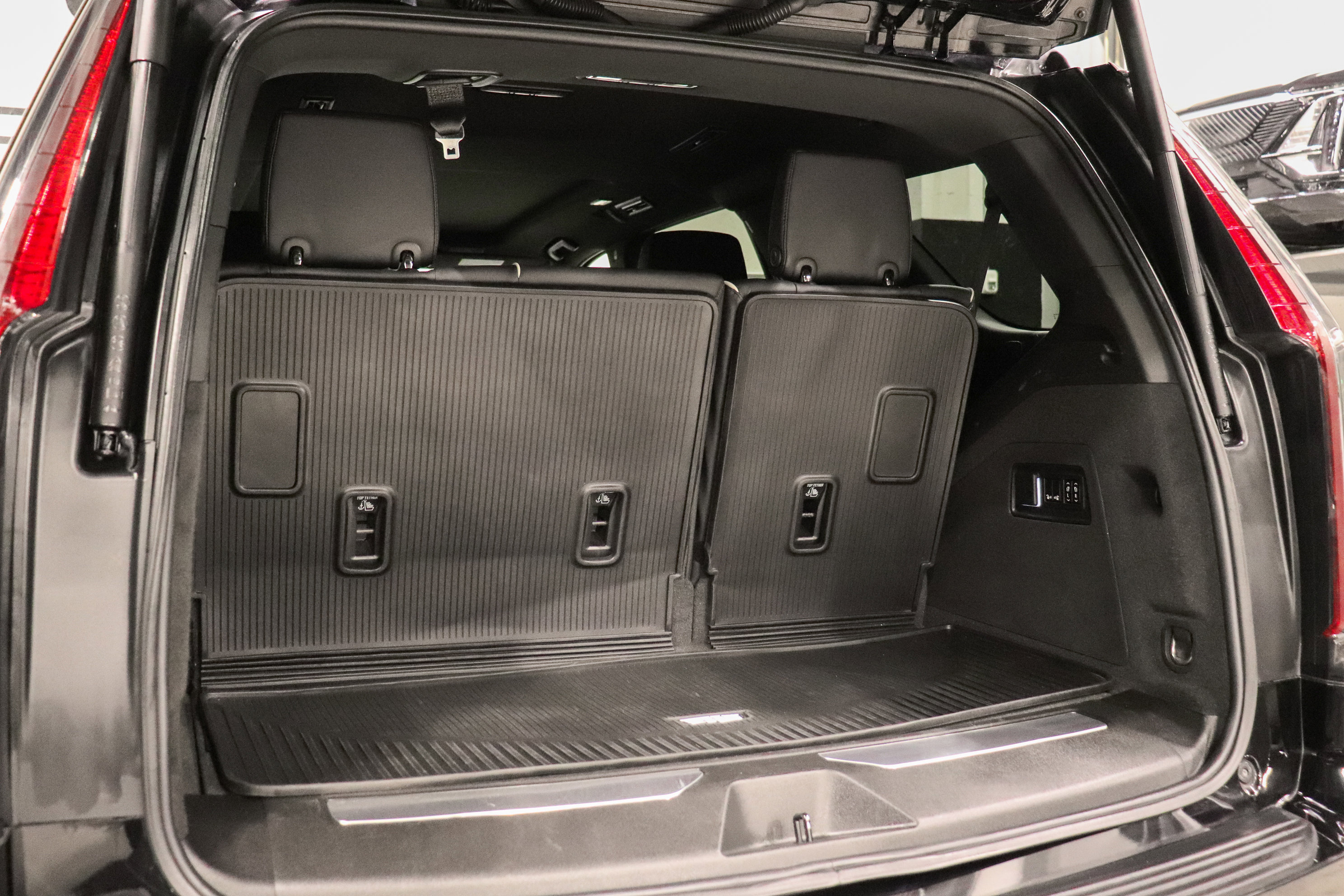 Used 2022 Cadillac Escalade Premium Luxury image 8