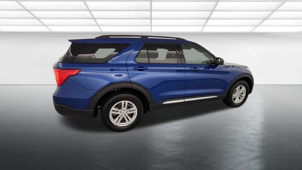 Used 2023 Ford Explorer XLT AWD/4WD image 8