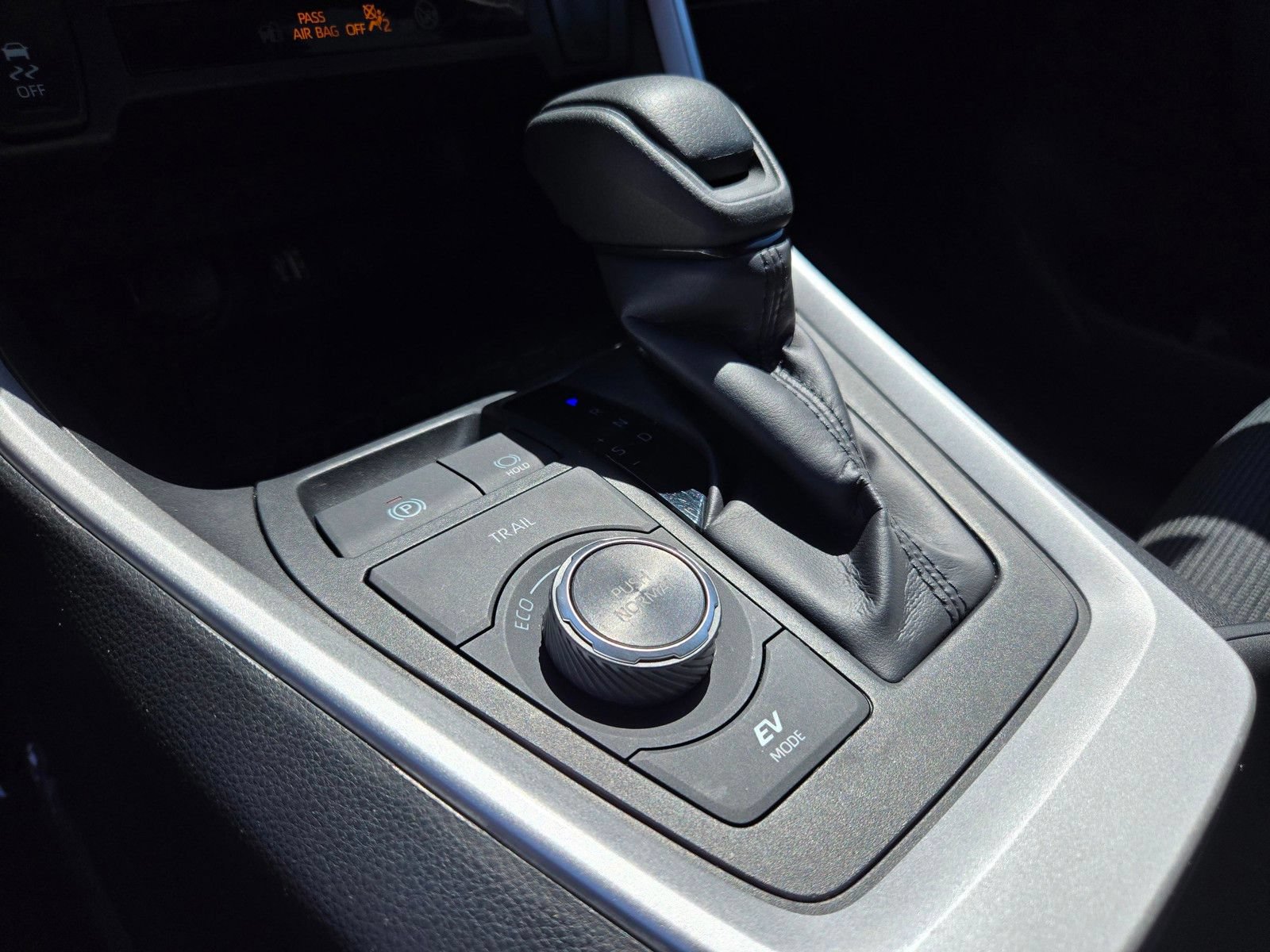 Used 2024 Toyota RAV4 LE AWD/4WD image 19