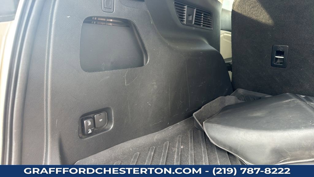 Used 2017 Ford Edge Titanium FWD image 32