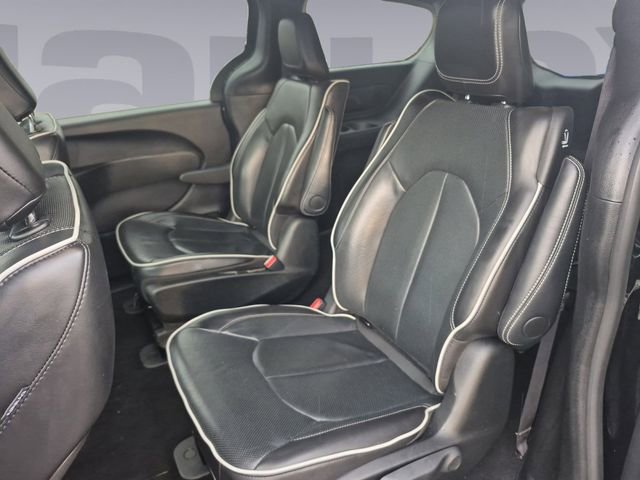 Used 2024 Chrysler Pacifica Premium image 16