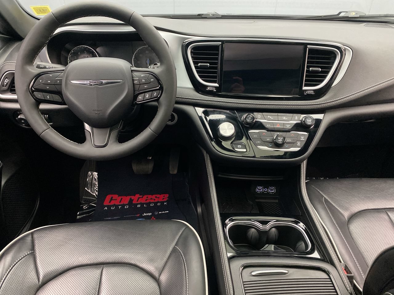 Used 2025 Chrysler Pacifica Limited FWD image 15