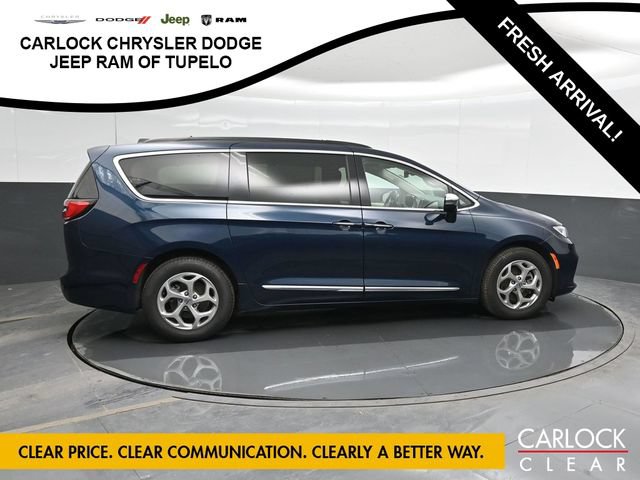 Used 2023 Chrysler Pacifica Limited FWD image 4