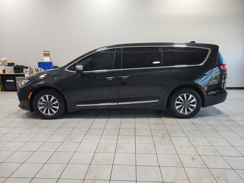 Used 2023 Chrysler Pacifica Limited image 53