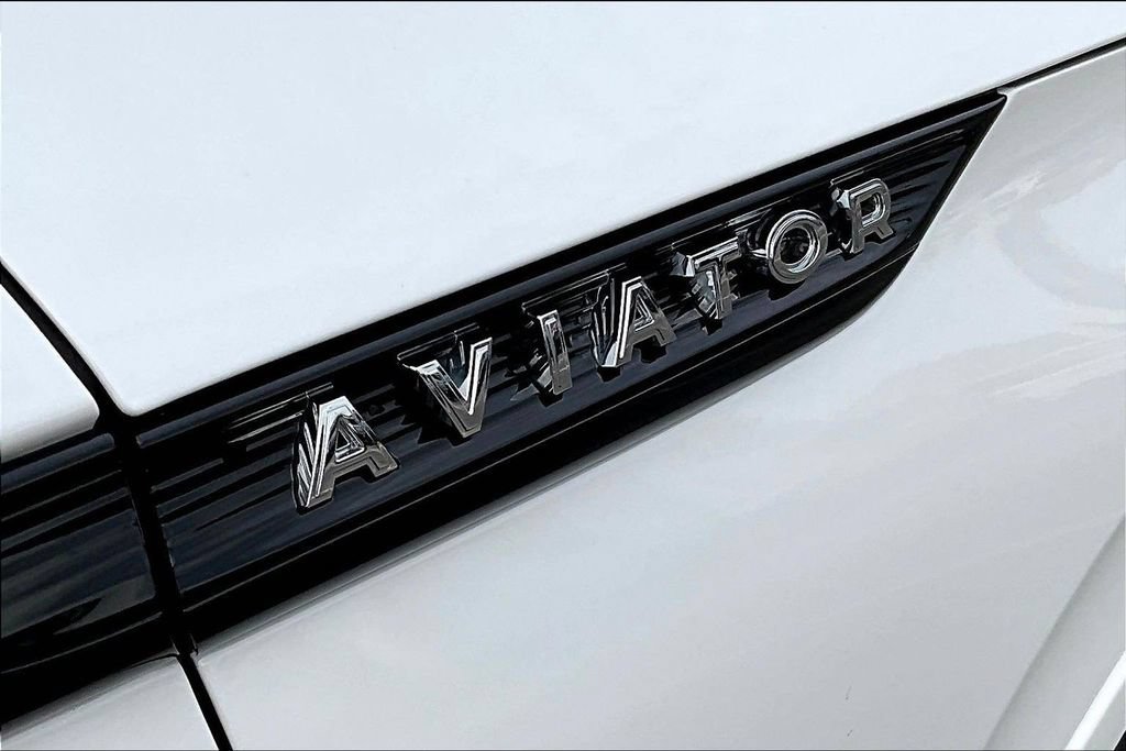 Used 2025 Lincoln Aviator Reserve w/ Jet Appearance Package AWD/4WD image 8