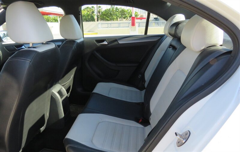 Used 2016 Volkswagen Jetta Sport w/ Lighting Package FWD image 10