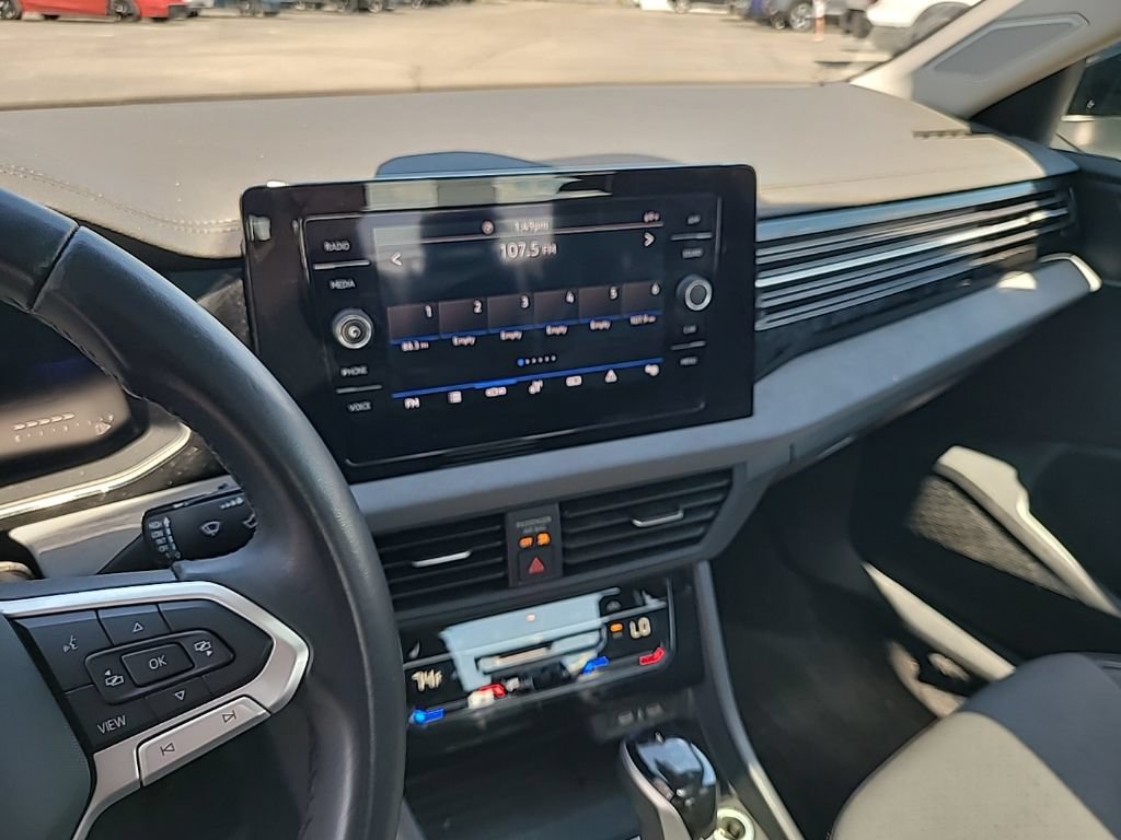 Used 2025 Volkswagen Jetta SE FWD image 9