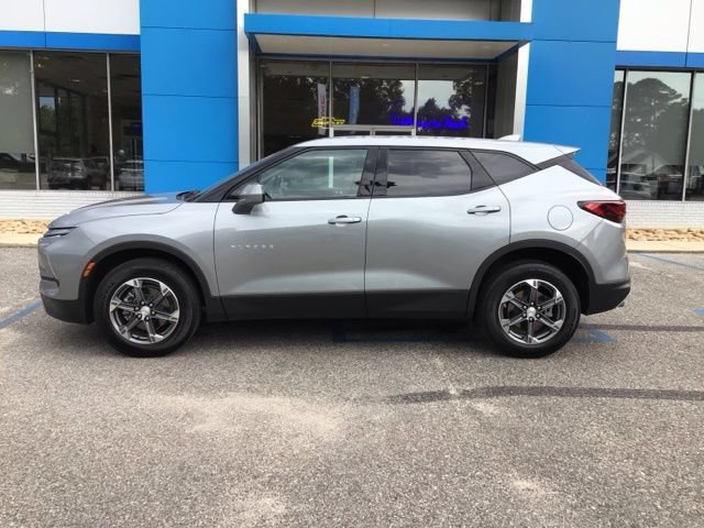 Used 2025 Chevrolet Blazer LT w/ Driver Confidence Package FWD image 2