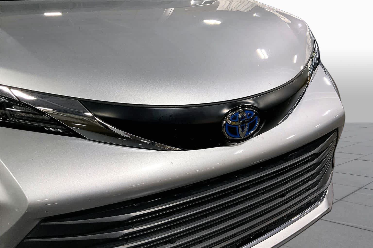 Used 2024 Toyota Sienna XLE FWD image 30