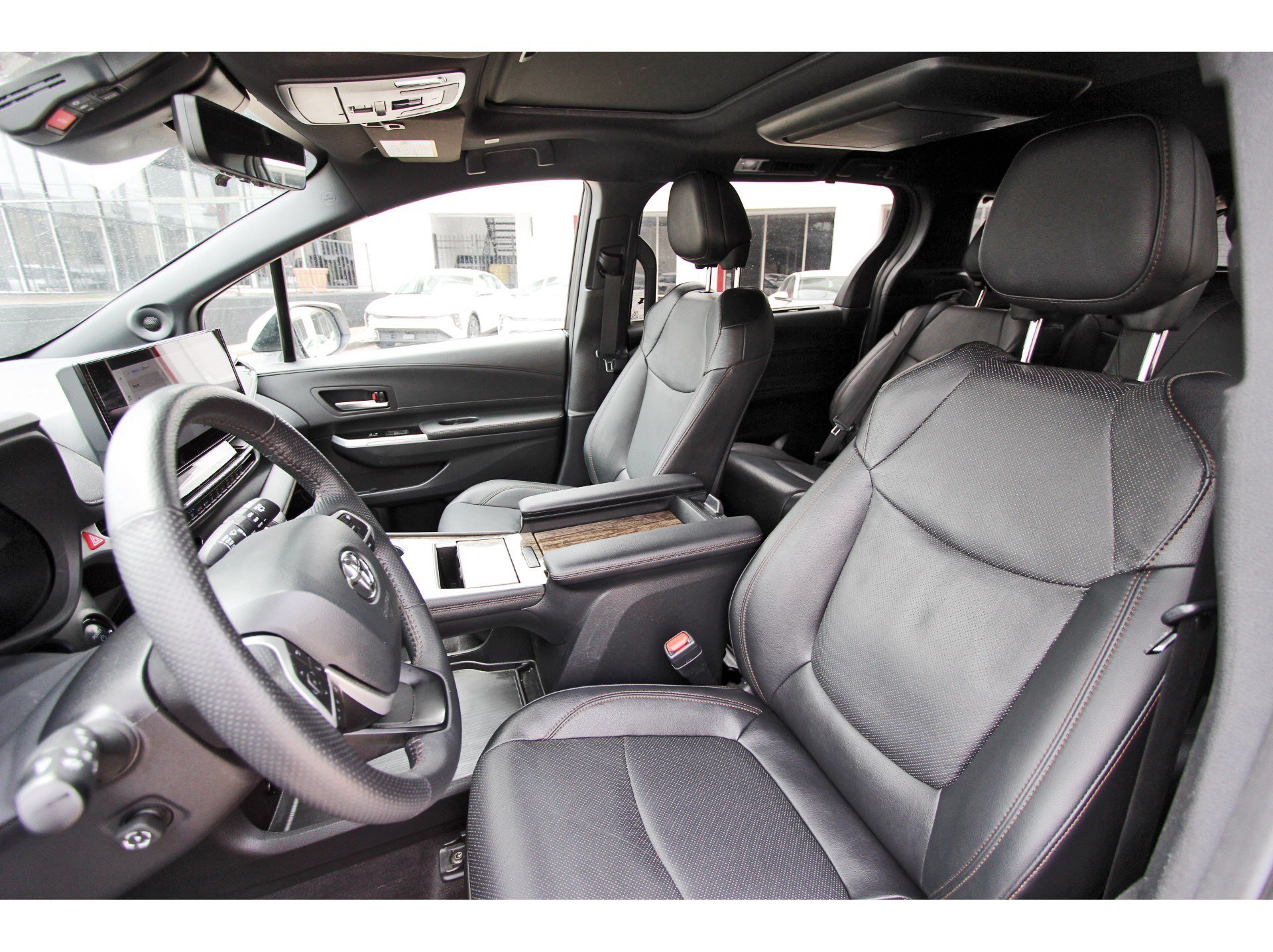 Used 2025 Toyota Sienna Limited AWD/4WD image 16