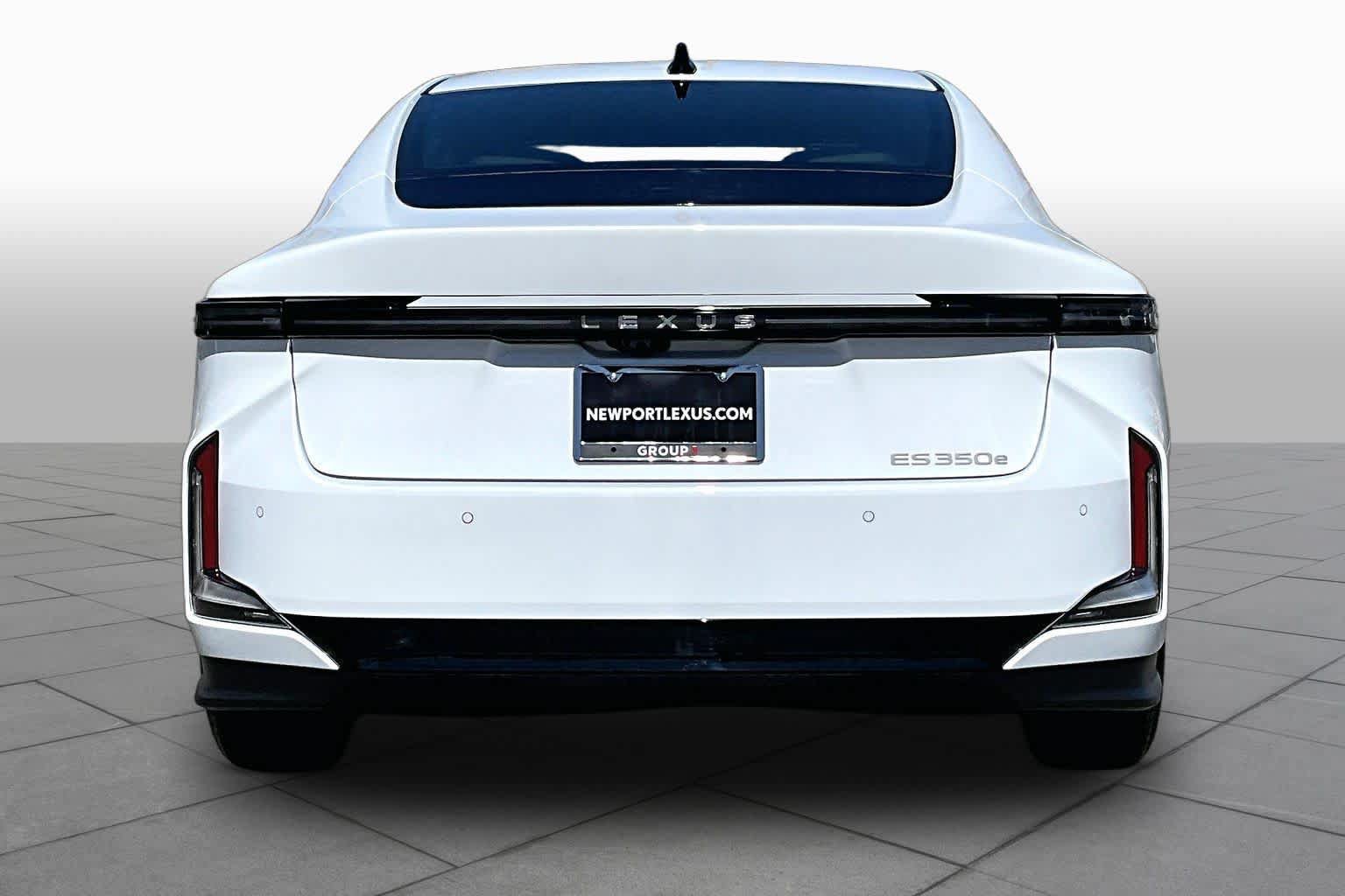 New 2026 Lexus ES 350e FWD image 4