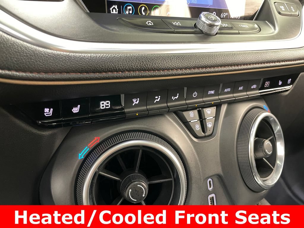 Used 2019 Chevrolet Blazer Premier w/ Sun and Wheels Package FWD image 11
