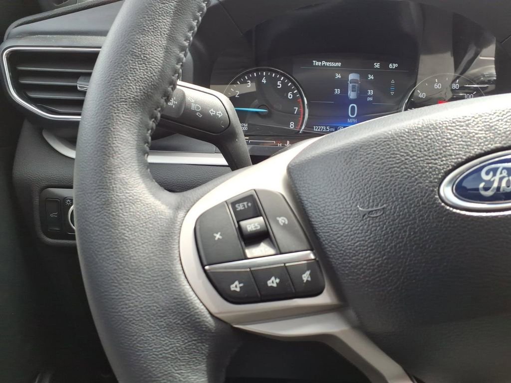 Used 2024 Ford Explorer XLT w/ Equipment Group 202A AWD/4WD image 18