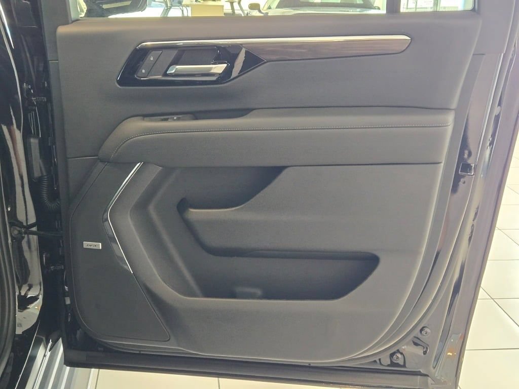 New 2026 Chevrolet Suburban LT w/ Comfort Package AWD/4WD image 9