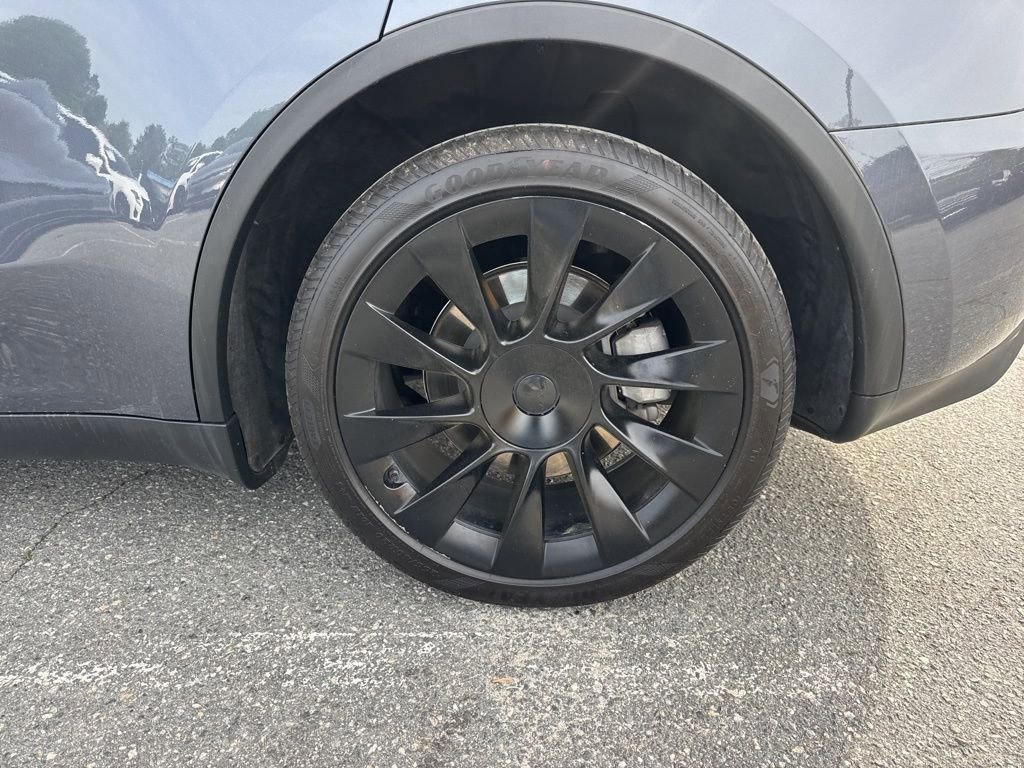 Used 2023 Tesla Model Y Long Range image 34