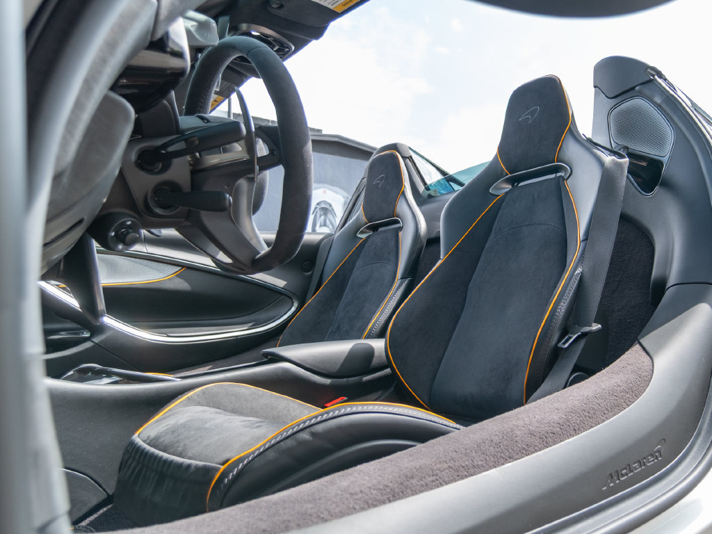 Used 2025 McLaren Artura Spider RWD image 20