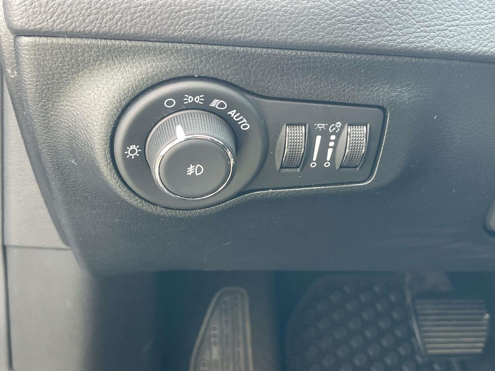 Used 2021 Jeep Compass Latitude w/ Convenience Group AWD/4WD image 18