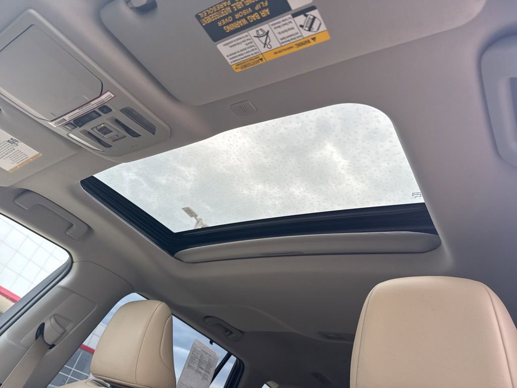 Used 2020 Toyota Highlander XLE AWD/4WD image 4