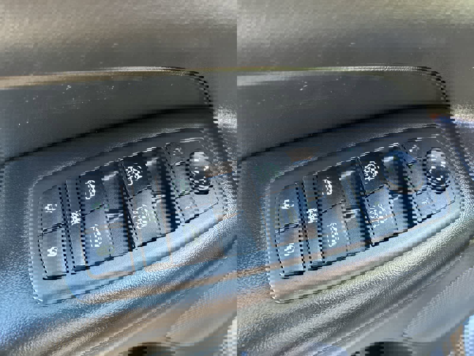 Used 2018 Jeep Grand Cherokee Limited w/ Trailer Tow Group IV image 9