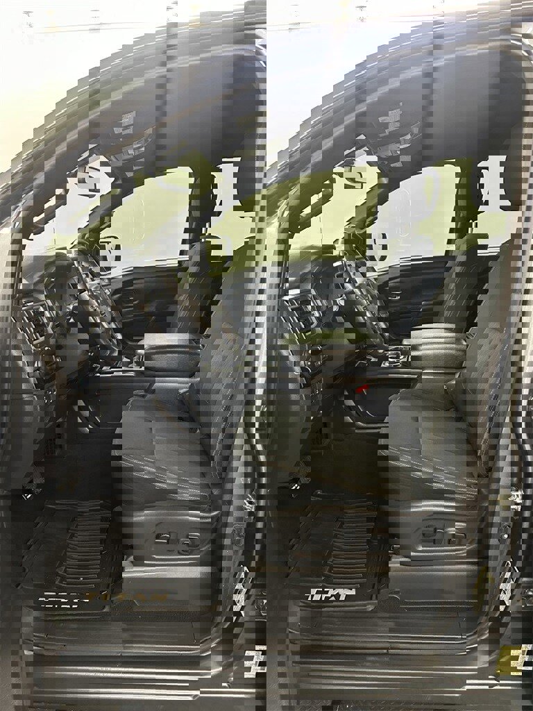 Used 2019 Nissan Titan SV w/ SV Convenience Package image 11