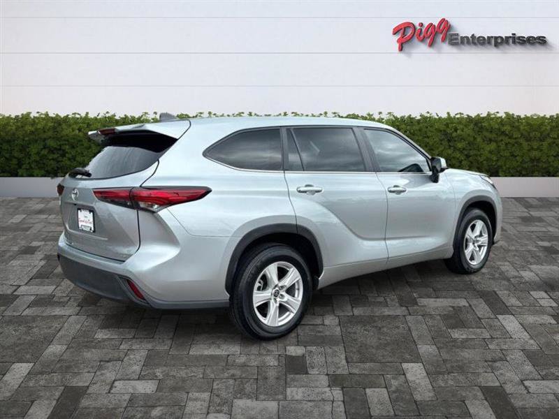 Used 2023 Toyota Highlander LE FWD image 8