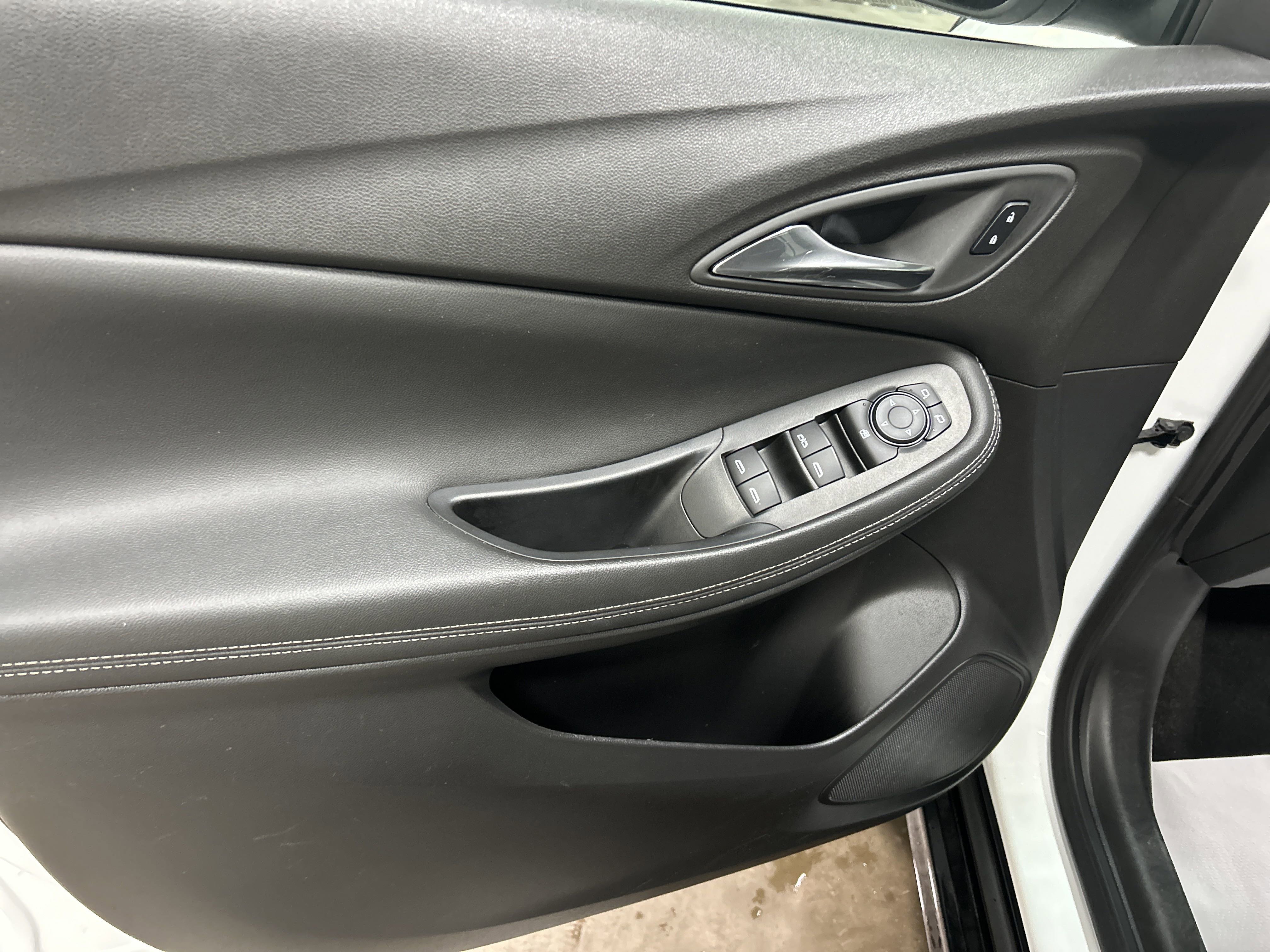 Used 2024 Buick Encore GX Sport Touring image 10