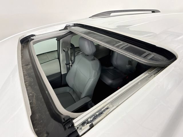Certified 2024 Toyota Sienna XLE FWD image 23