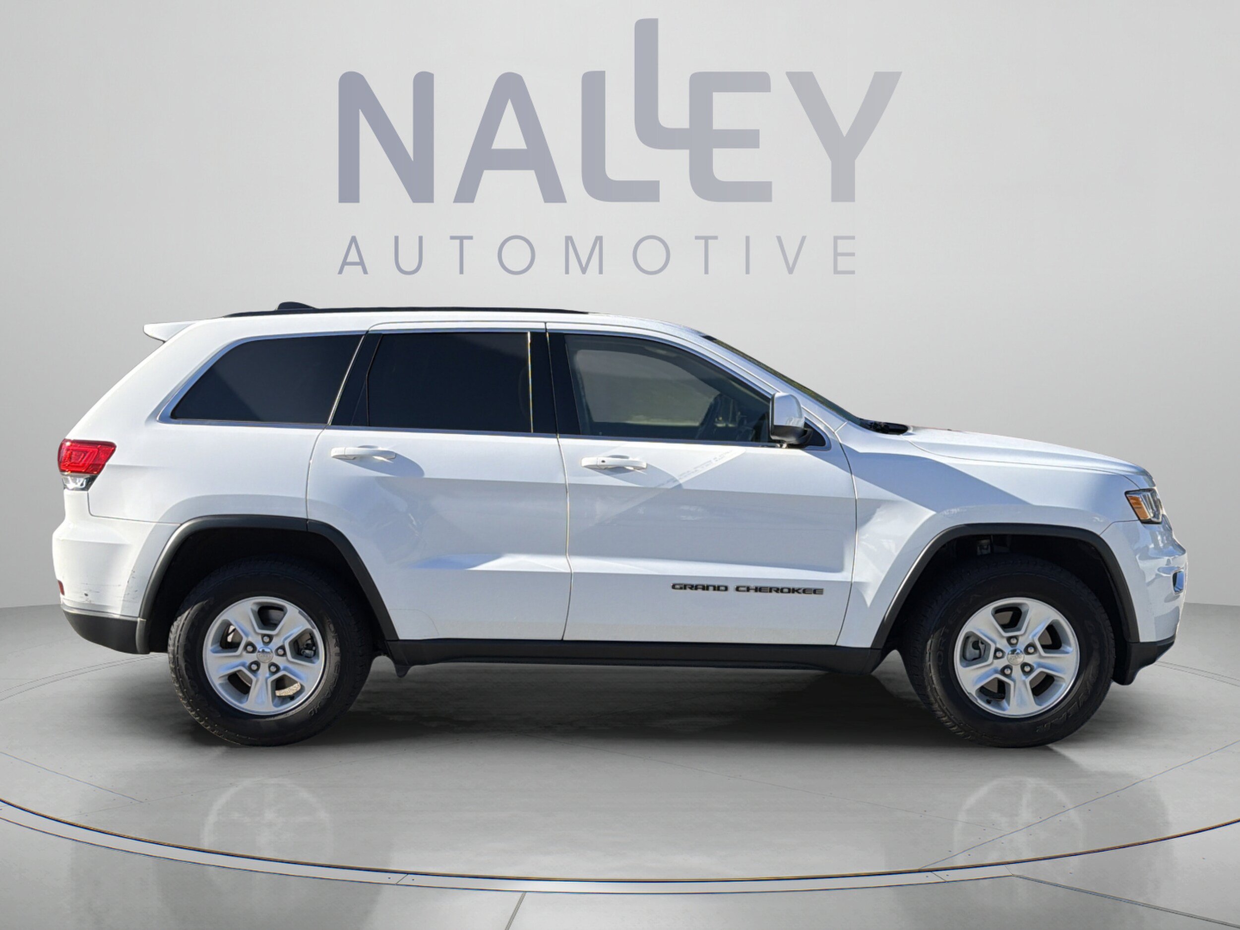 Used 2017 Jeep Grand Cherokee Laredo RWD image 6