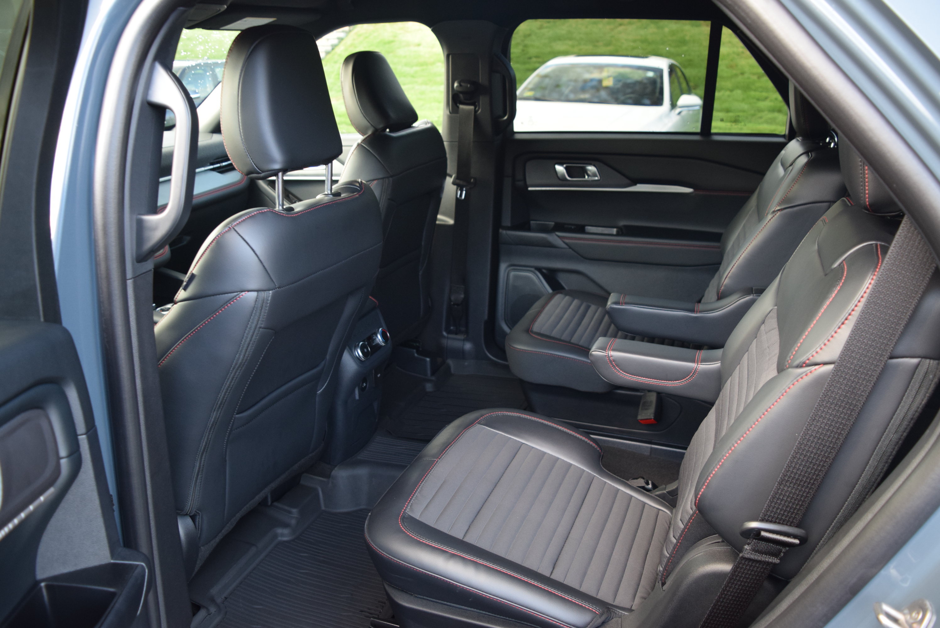 Used 2025 Ford Explorer ST-Line AWD/4WD image 8