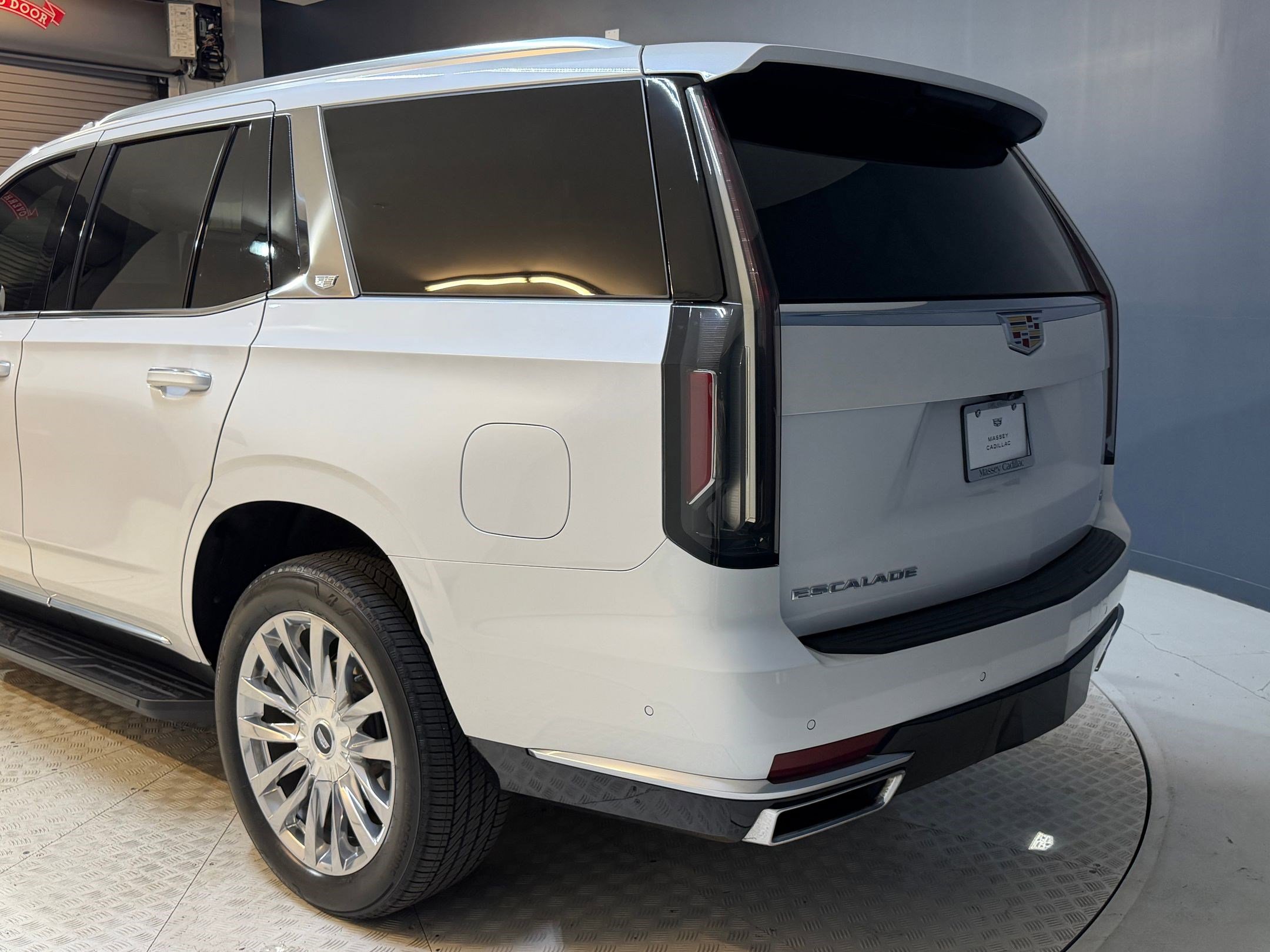 Used 2021 Cadillac Escalade Premium Luxury image 23