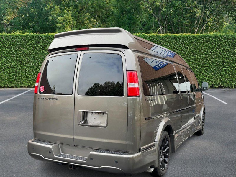 Used 2021 Chevrolet Express 3500 LS w/ Chrome Appearance Package image 3