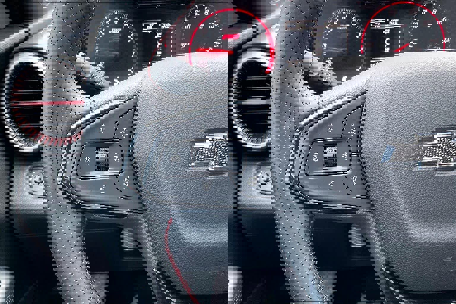 Certified 2025 Chevrolet Trax RS w/ Driver Confidence Package image 24